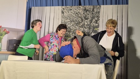 Gospodinje rešijo zagato Mojstra za vse. FOTO Drštvo gospodinj Planina pri Ajdovščini